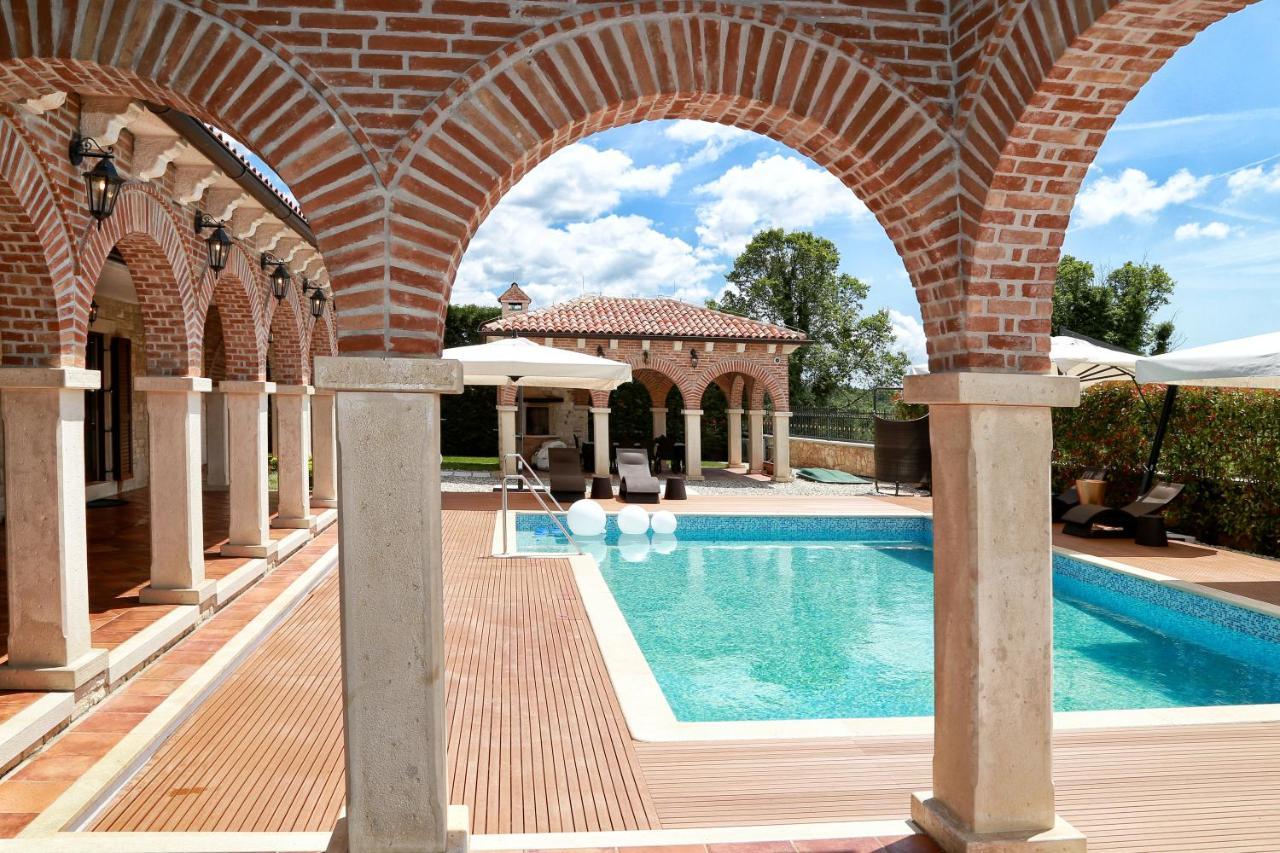 Villa Carolus-Luxurious Istrian Villa Barat  Exteriör bild